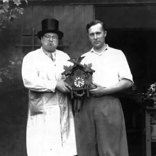 Plock y Percello creadores del reloj cucú en Villa Carlos Paz