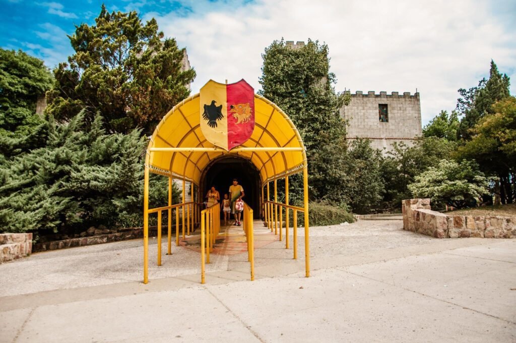 castillo parque tematico pekos villa carlos paz (1)