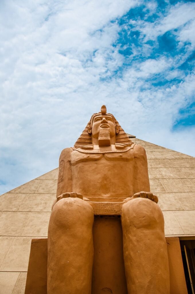 piramide en pekos parque tematico villa carlos paz (5)