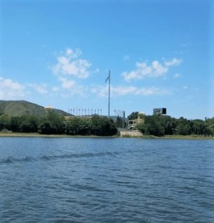 plaza federal vista desde el lago san roque