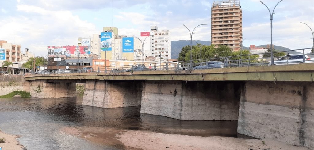puente del centro 9 de julio en villa carlos paz