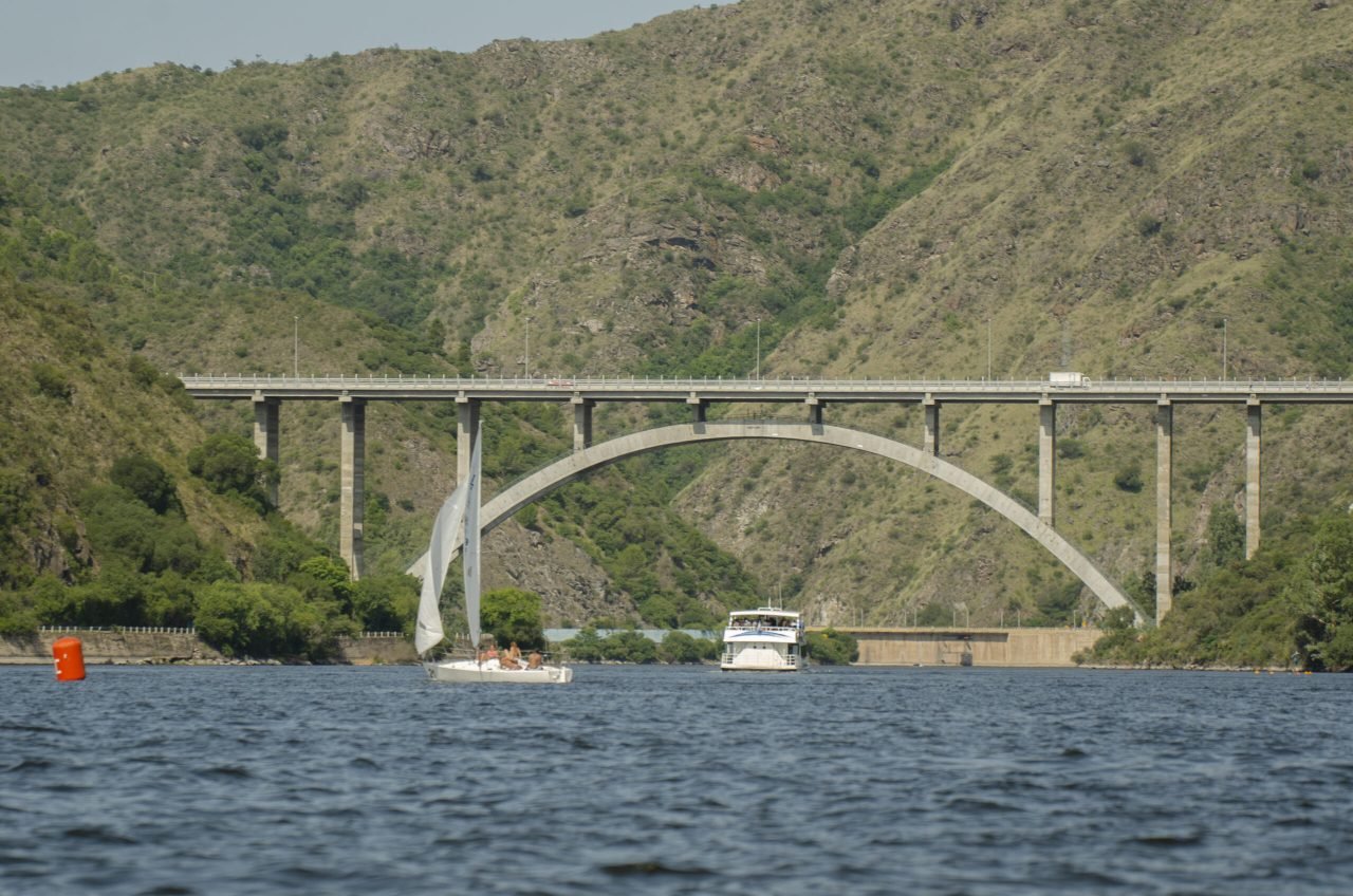 villa carlos paz catamaranes