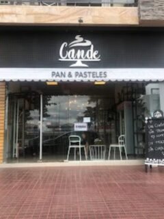 Salimos a desayunar afuera y dejamos una reseña en @cande.pasteleria